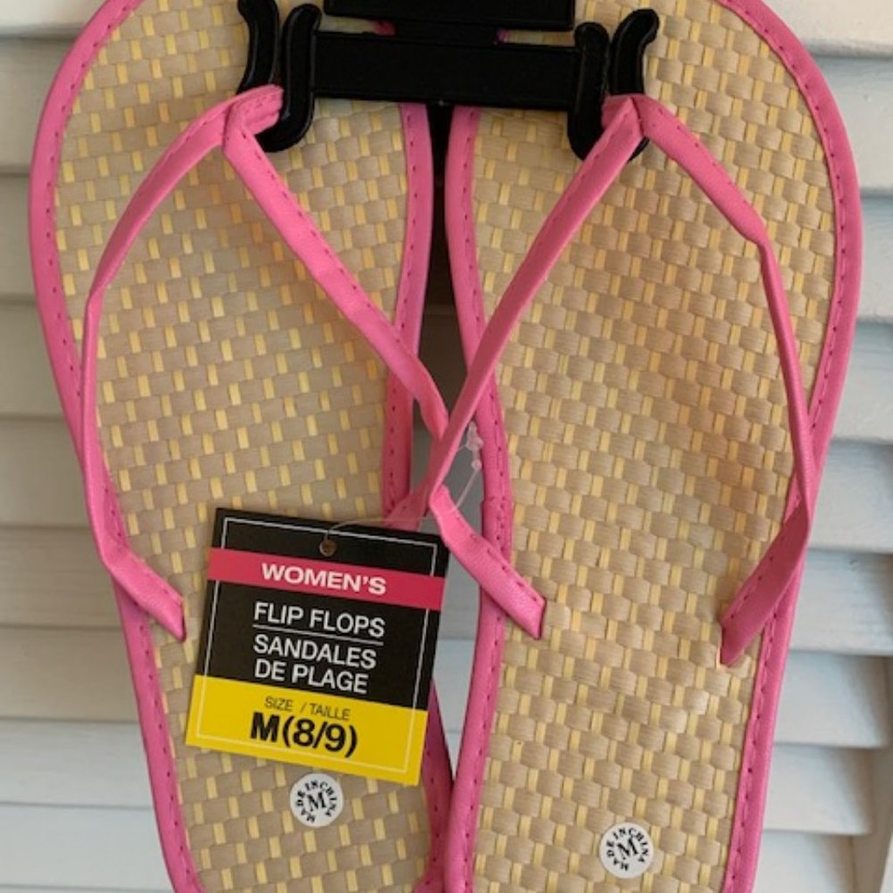 Women's Flip Flop Sandals / Size M (8/9) NWT